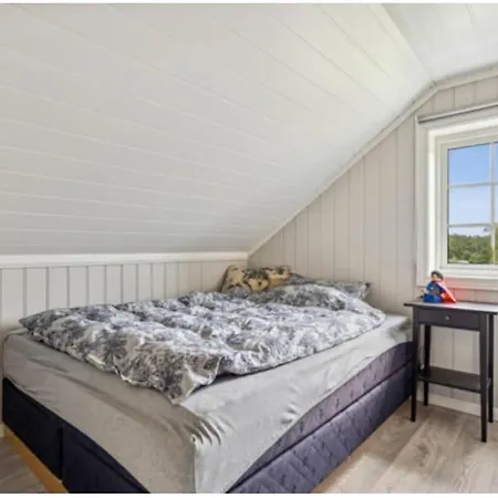 Barn With Beautiful View! 60 M2 Apartment Arendal
